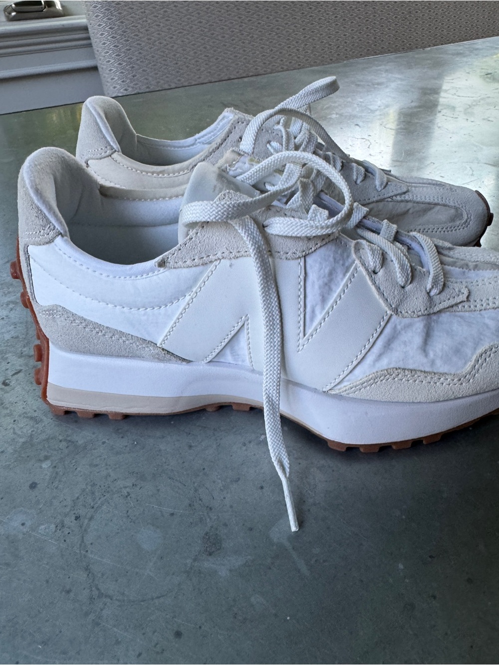 New Balance 327 Women’s Brand New 8.5
Cream/white - Picture 2 of 7